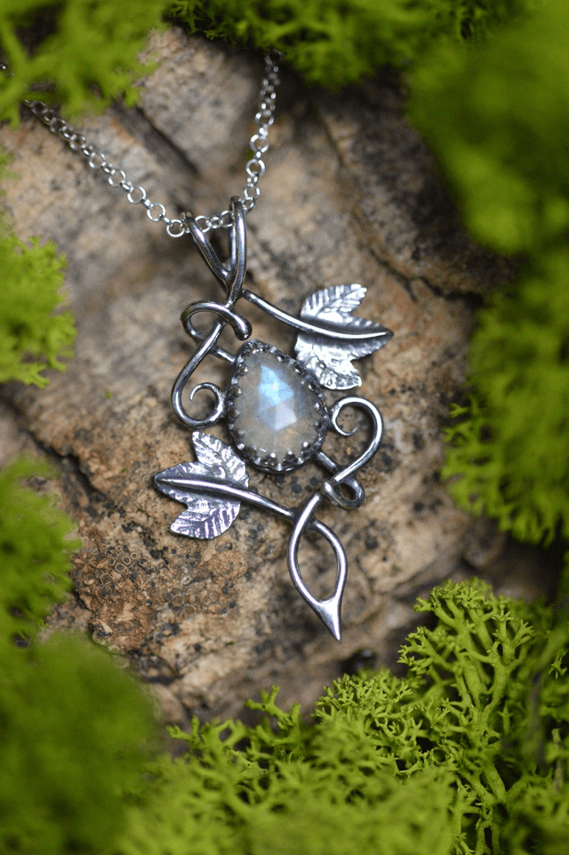 Commande personnalisée pour Marie - Pendentif Elfique Labradorite, feuilles de lierre