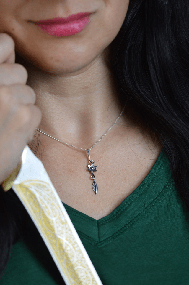 Pendentif Elfique - Fleur à six pétales, feuille simple