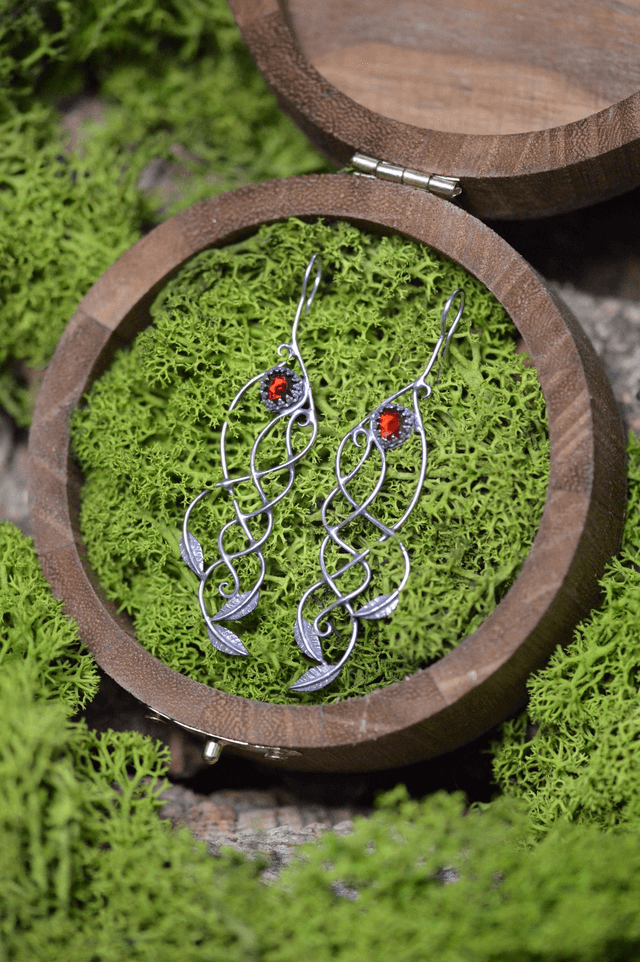 Boucles d'Oreilles Elfique - Grenats, feuilles simples