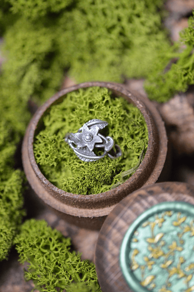 Bague Elfique - Fleur à six pétales T43 à 49, feuilles simples