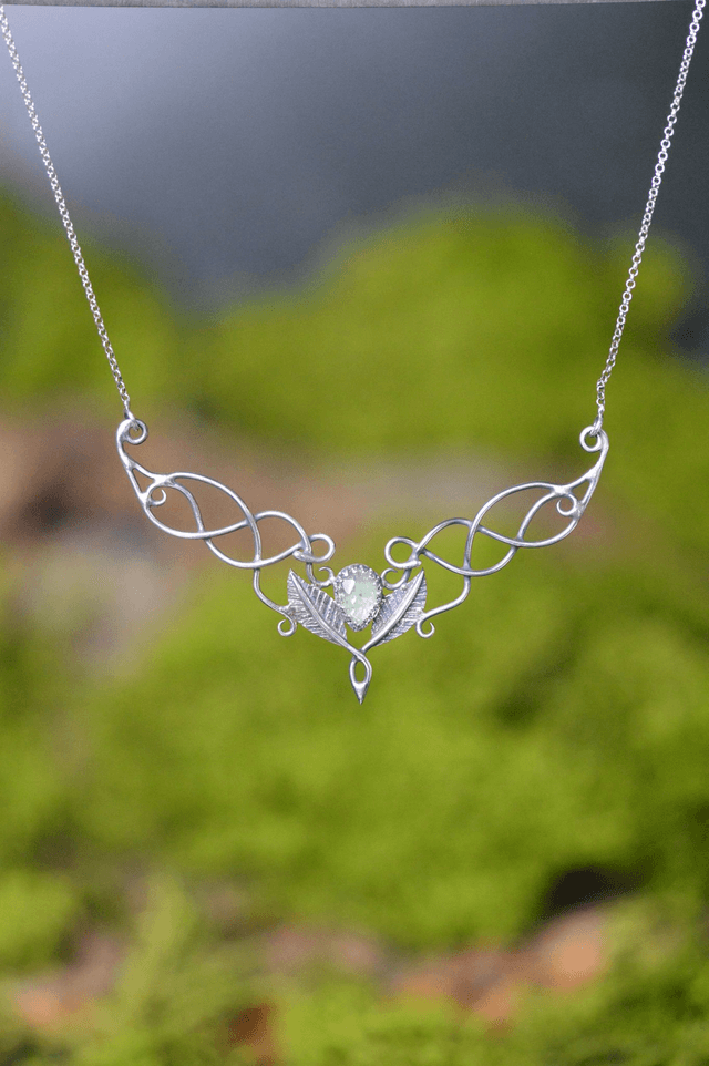 Collier Elfique - Cyanite Verte, feuilles simples