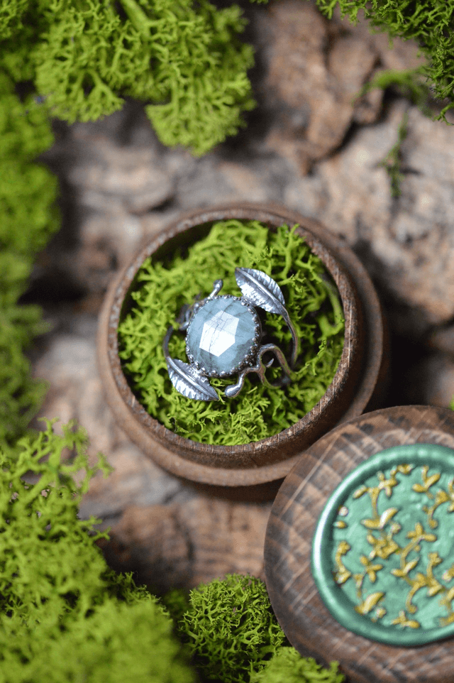 Bague Elfique - Emeraude T55, feuilles simples