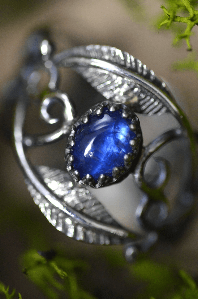 Bague Elfique - Cyanite bleu foncé T52 à 60, feuilles simples