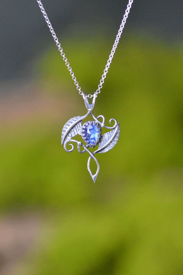 Pendentif Elfique - Cyanite bleue, feuilles simples
