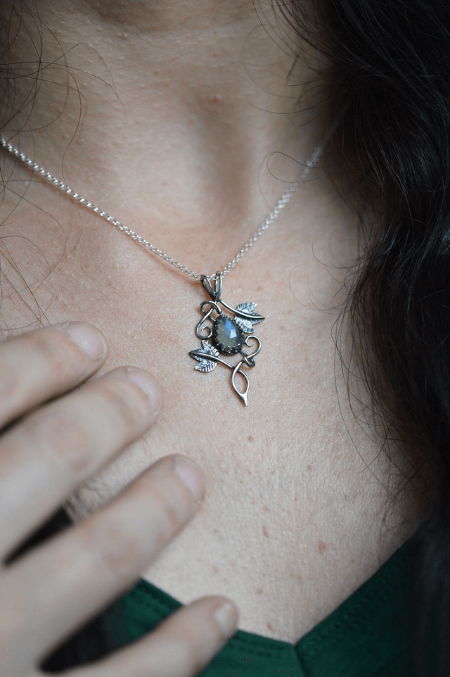 Commande personnalisée pour Marie - Pendentif Elfique Labradorite, feuilles de lierre