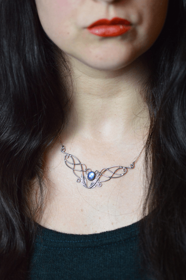 Collier Elfique - Cyanite Bleue ovale, feuilles simples