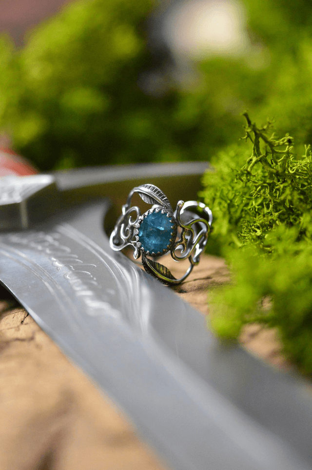 Bague Elfique - Cyanite bleu azur T55 à 63, feuilles simples