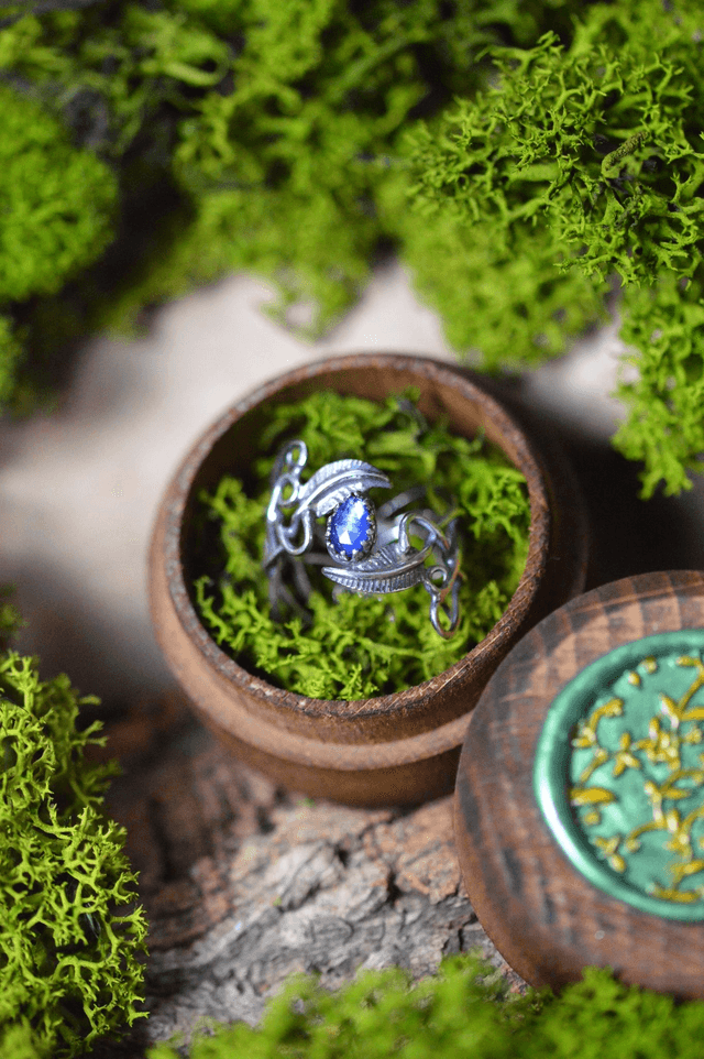 Bague Elfique - Petite Cyanite bleue T54 à 60, feuilles simples