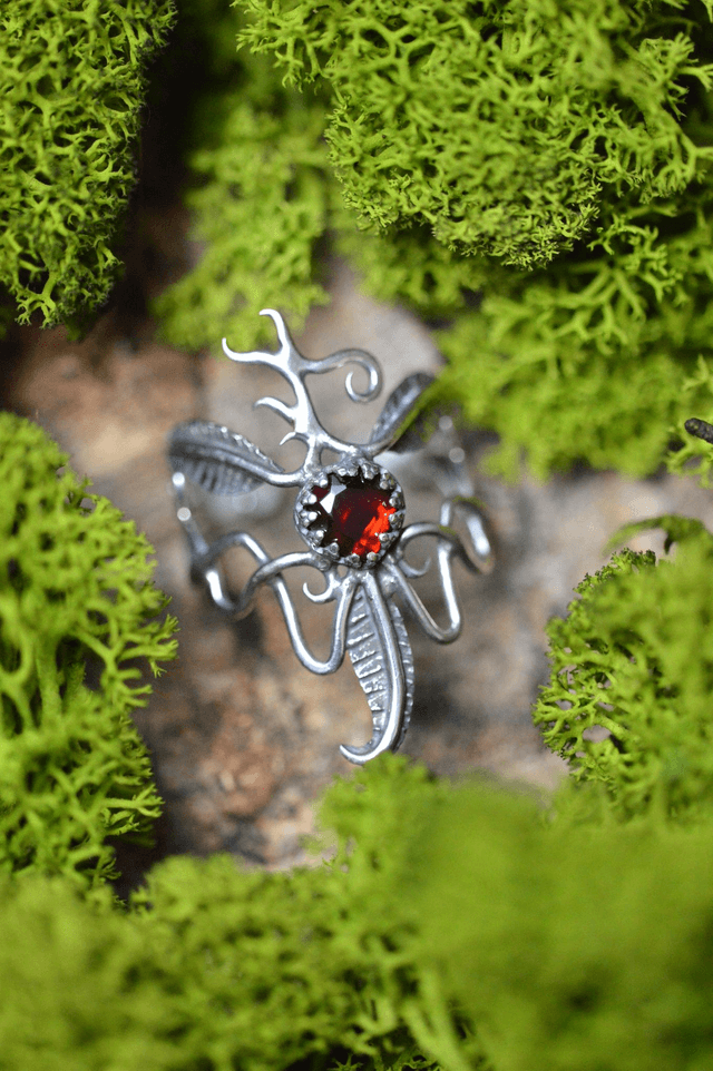 Commande personnalisée pour Mandy - Bague elfique Dragon et Grenat