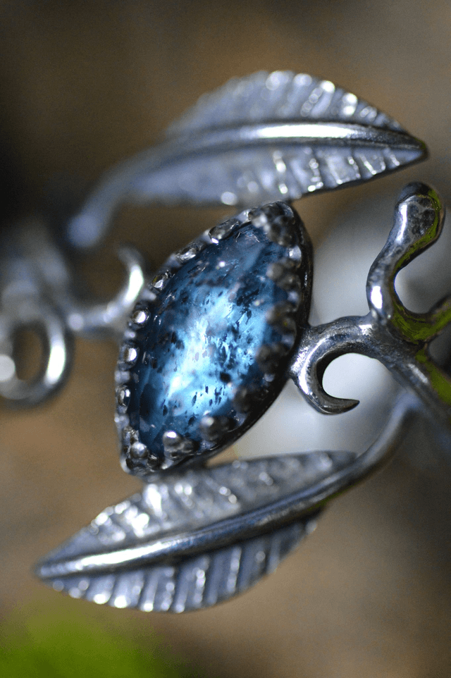 Bague Elfique - Cyanite azur T49 à 56, feuilles simples