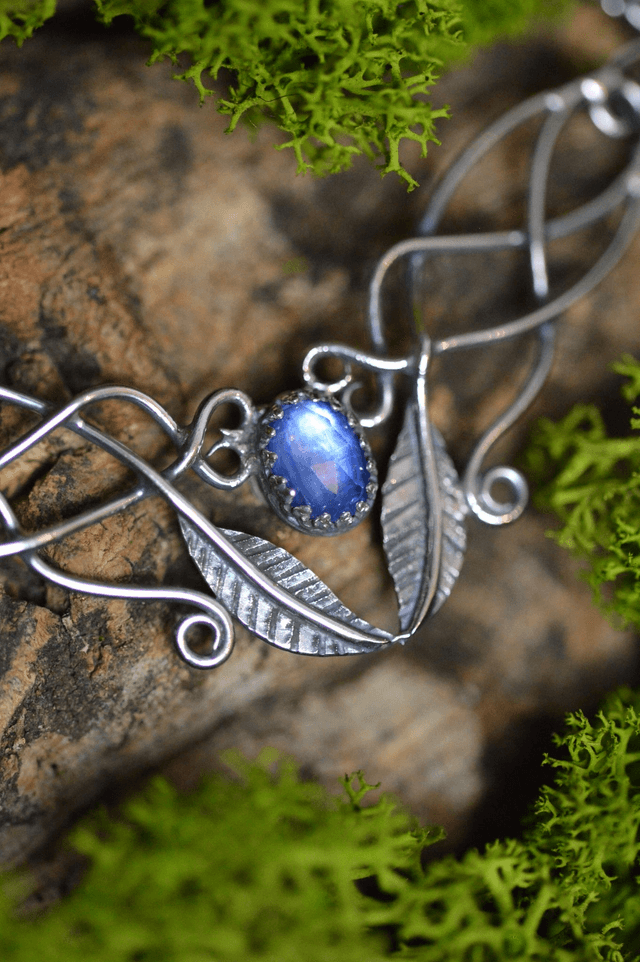 Collier Elfique - Cyanite Bleue ovale, feuilles simples
