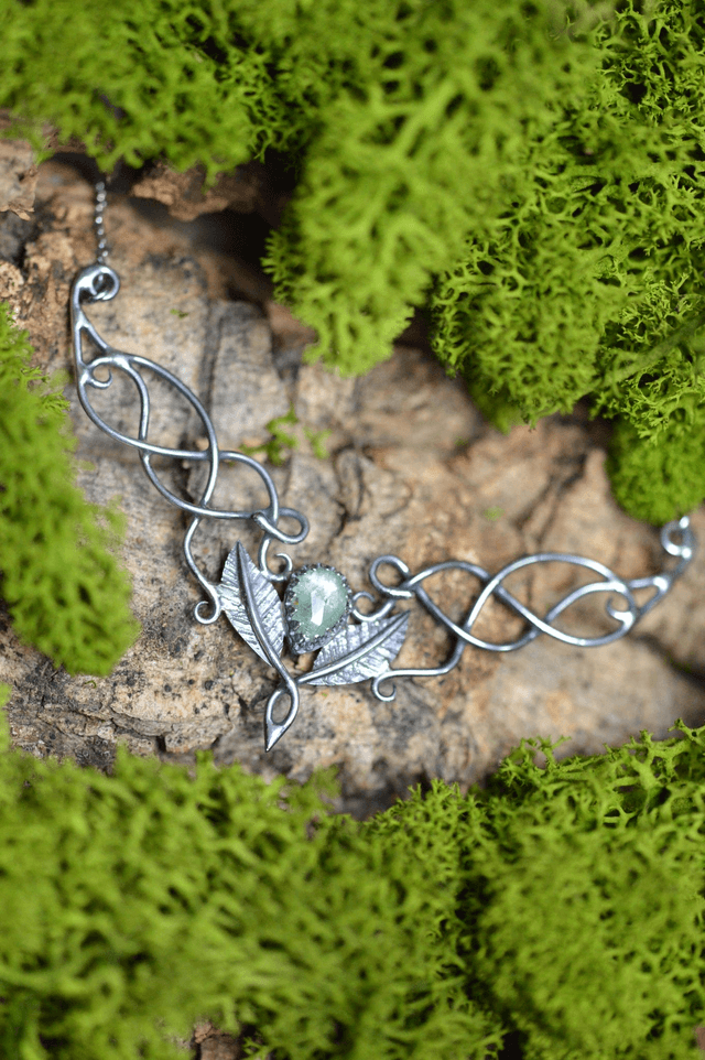 Collier Elfique - Cyanite Verte, feuilles simples