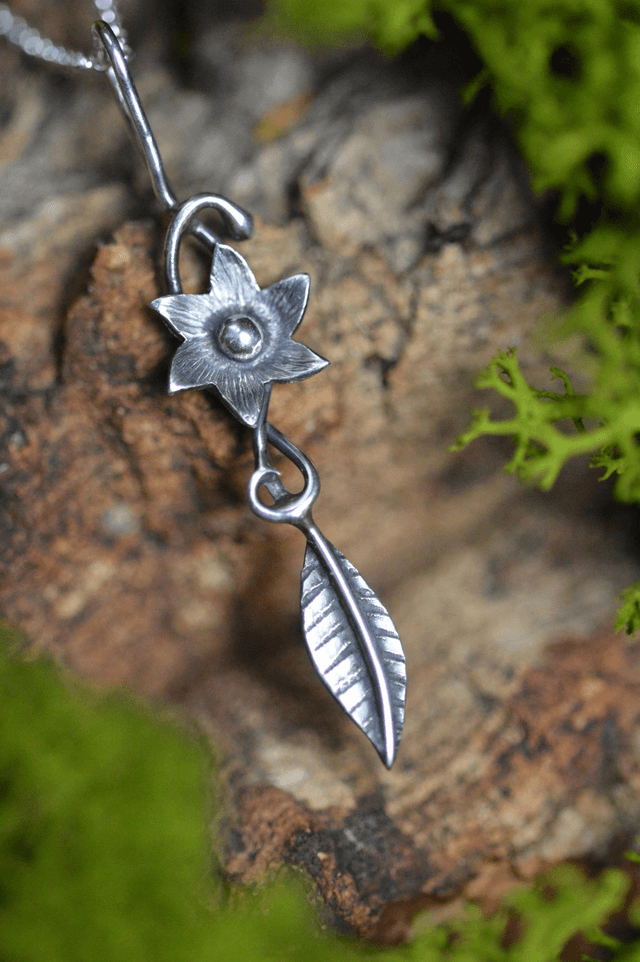 Pendentif Elfique - Fleur à six pétales, feuille simple