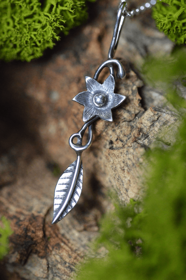 Pendentif Elfique - Fleur à six pétales, feuille simple