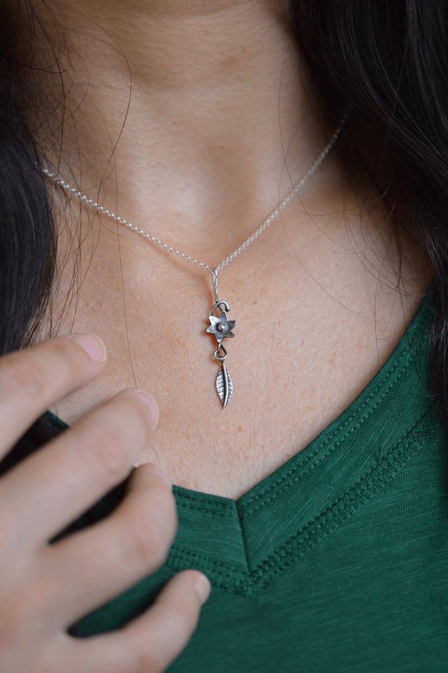 Pendentif Elfique - Fleur à six pétales, feuille simple