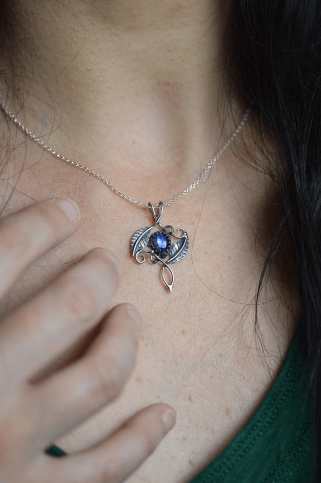Pendentif Elfique - Cyanite bleue, feuilles simples