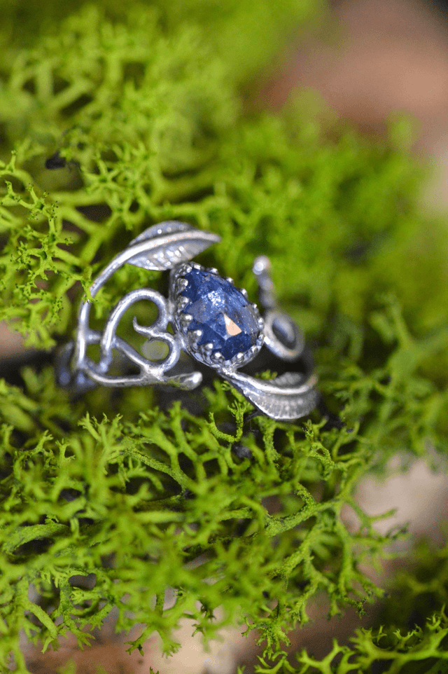 Bague Elfique - Cyanite bleu foncé T53 à 59, feuilles simples