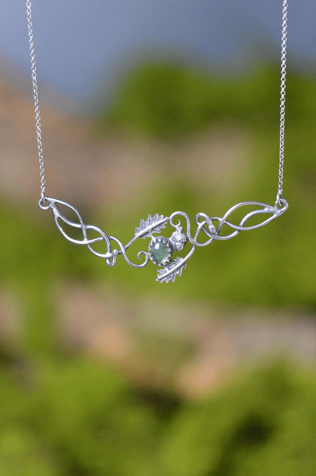 Collier Elfique - Emeraude, gland et feuilles de chêne