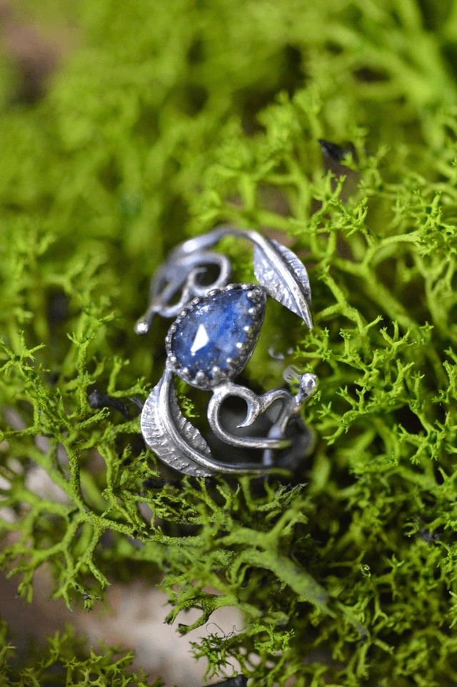 Bague Elfique - Cyanite bleu foncé T53 à 59, feuilles simples