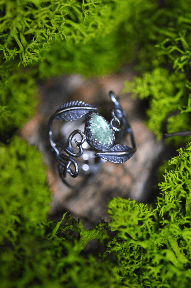 Bague Elfique - Cyanite verte T53 à 59, feuilles simples