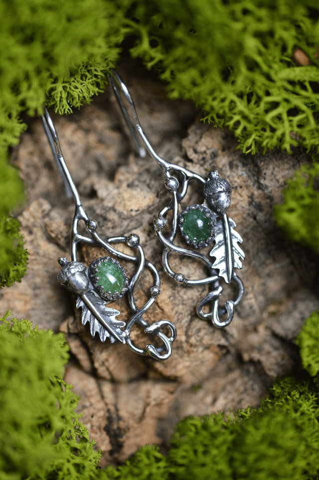 Boucles d&#039;Oreilles Elfique - Emeraude, gland et feuilles de chêne