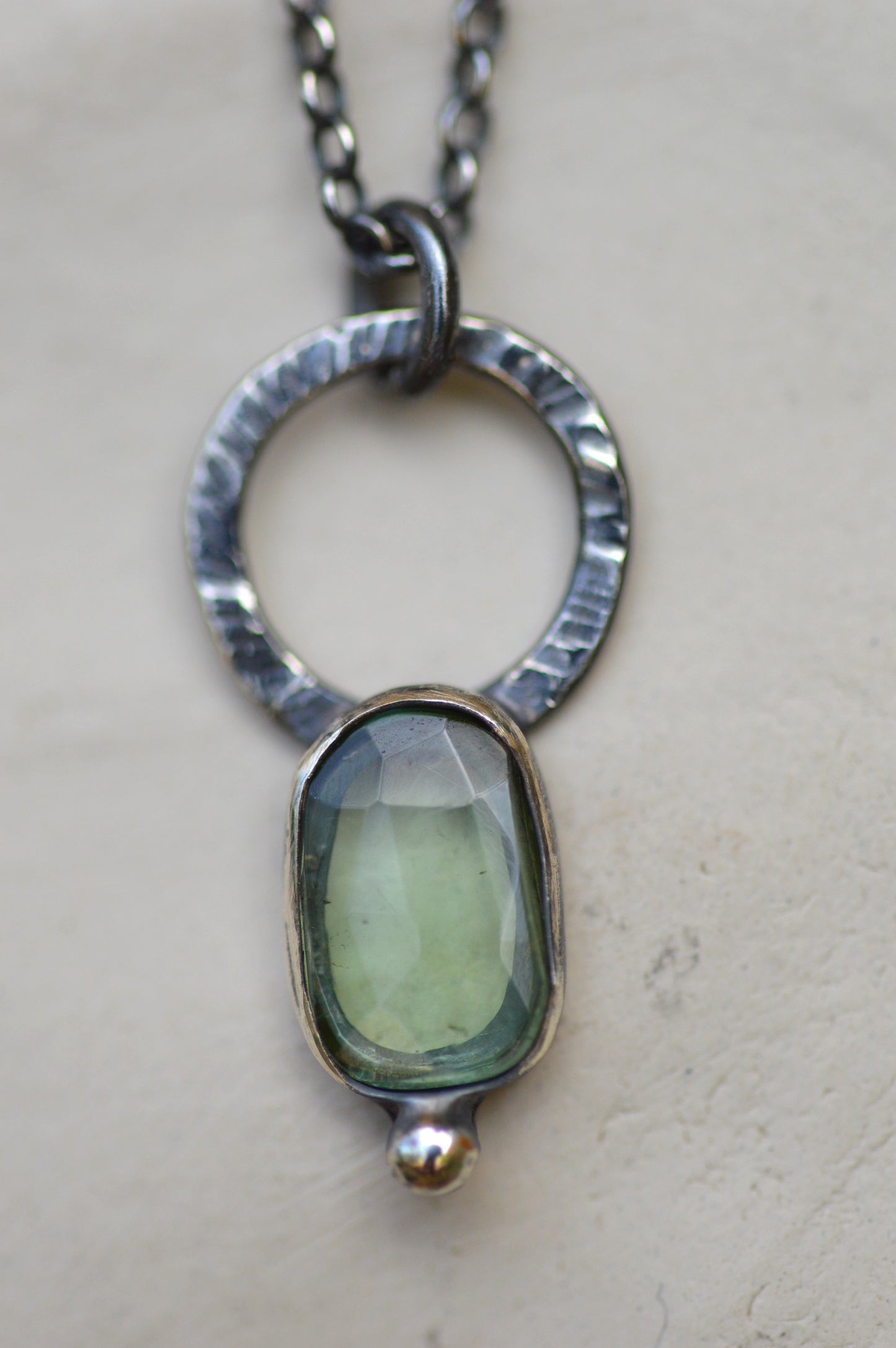 Pendentif - "Trésor Minéral" Tourmaline Vert clair